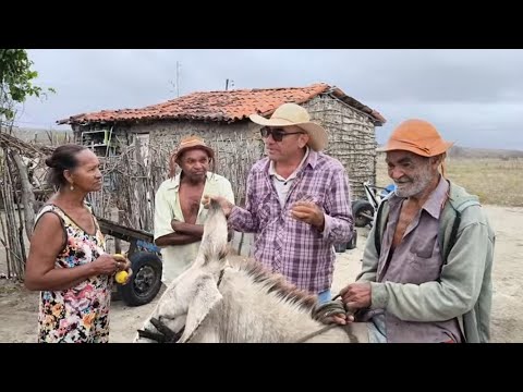 REPÓRTER MATUTO VISITANDO SEU FOLHINHA E DONA ONORINDA UM CASAL GUERREIRO DO SERTÃO PERNAMBUCANO.
