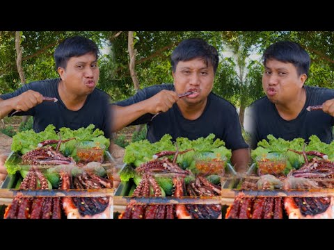 Grilled squid hands smeared with salt  / Chav Prey