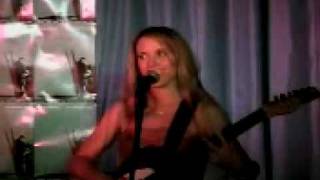 Liz Phair performs Polyester Bride live 2003