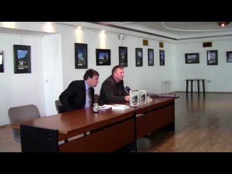 4 Roma Leljak predstavil knjigo s seznamom okoli 10.000 "špicljev" Udbe"