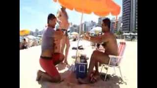 Félix das Castanhas dá show de simpatia nas praias de Guarapari