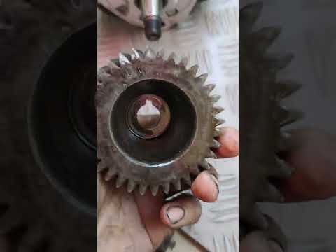 ISUZU 6HKI diesel high pressure pump installation.