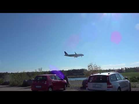 Flygplan landar på Arlanda.