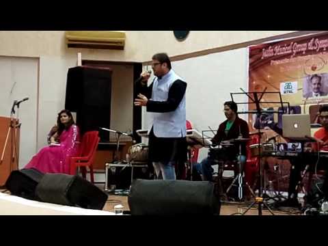 Moniil  Musafir Hoon Yaaron live by Moniil