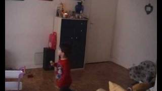 Soren chante a-ha Little black heart, Heidi est fan.wmv