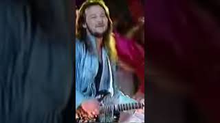 Travis Tritt sings "T-R-O-U-B-L-E" at the 1994 Superbowl #travistritt #superbowl #superbowlhalftime
