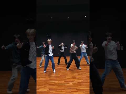 MAX and TOMORROW X TOGETHER Dance to HAPPILY EVER AFTER #TOMMORROWXTOGETHER #MAX #DANCE #FREEFALL