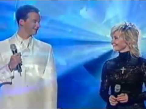 LULU - Diamonds Are Forever ..with Russell Watson (James Bond Theme)