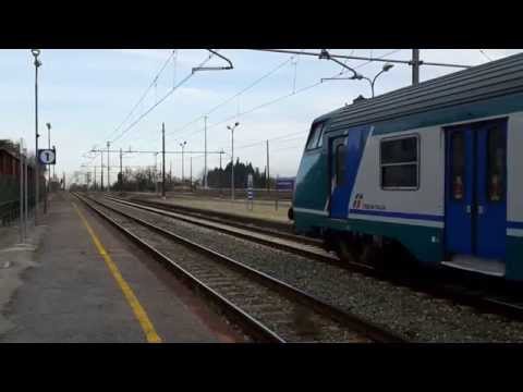 ARRIVO E PARTENZE TRENI A BORGO S.DALMAZZO. (CN) 29 - 11 - 2015.