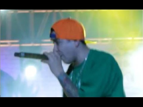 Freestyle Cristofebril (Chile) - Red Bull Batalla de los Gallos Perú 2014 (FULL HD)