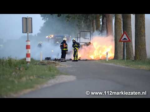 Tractor geladen met stro uitgebrand in Steenbergen