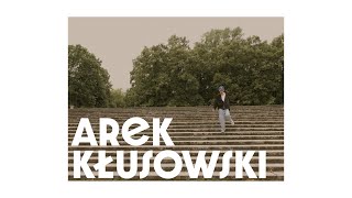 Kadr z teledysku Motel tekst piosenki Arek Kłusowski