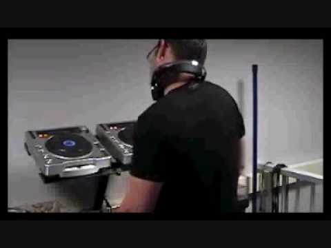 Dj Moxa playing Matt Pincer When She Left Science Deal Remix @ Pro FM