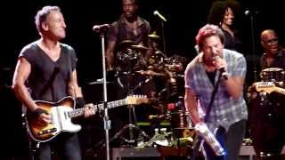 Bruce Springsteen w/Eddie Vedder - Highway to Hell - Brisbane (February 26, 2014)