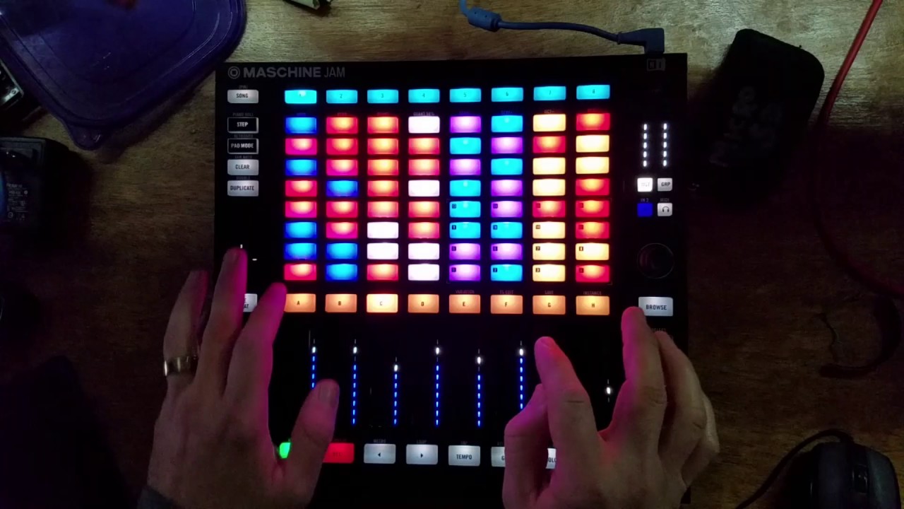 Midi контроллер Native Instruments Maschine Jam