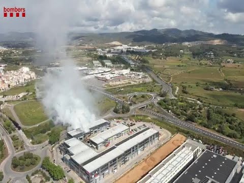 Video Thumbnail: Fire causes toxic chlorine cloud in Spain | AFP