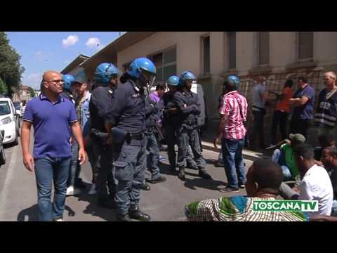 2017-07-12 FIRENZE - TENSIONE A FIRENZE PER LO SGOMBERO DI UNO STABILE