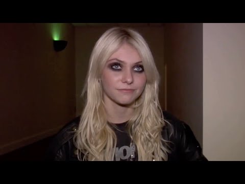 Taylor Momsen In A Bikini