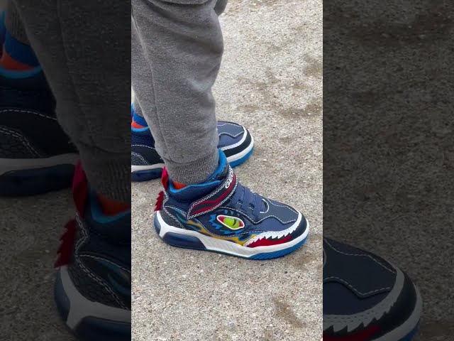 Vídeo relacionado con Geox J Inek Boy A, Zapatillas Niños, Multicolor Navy Lt Blue, 27 EU