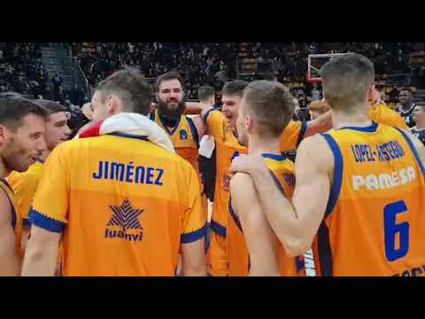 Celebración en pista de la victoria en Bolonia J4 7DAYS Eurocup en Virtus Segafredo