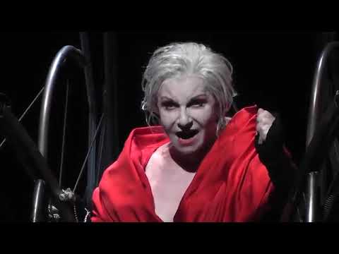 "E Sara...Vivi Ingrato....Quel Sangue Versato..." ROBERTO DEVEREUX Mariella Devia