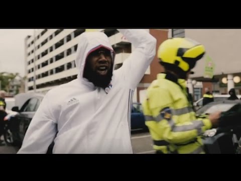 RAPPER ZACK INK WORDT AANGEHOUDEN EN MAAKT EEN CLIPSHOOT MET POLITIE !!