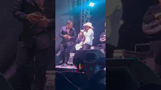 Espinoza Paz y Farruko Pop en concierto