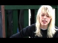Vivian Girls - Tell the World 