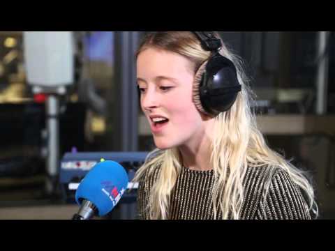 MNM: Robin De la Rue - We don 't have to take our clothes off