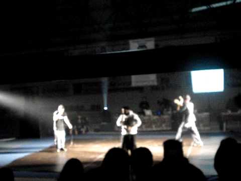 Ypoptos Arxontas Skoteinos aggelos Live on Battle Session