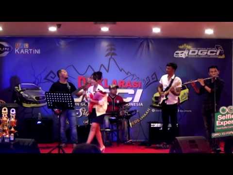 Kania Adhisty with Grupie ( live Perform)