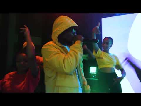7th YAMAs performance by Flyboi Que - Ndeya ft. Jordan Moozy, Ryan Blaze & Luther October