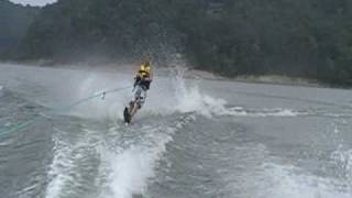 preview picture of video 'Don Erickson Slalom Skiing behind v8 on Lake Monroe B-town IN'