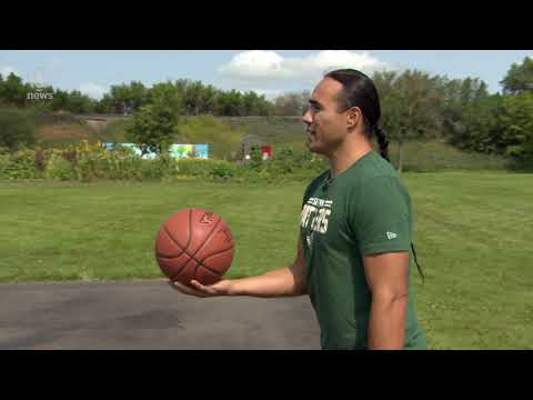 Saskatchewan Rattlers teach us trick shots with Michael Linklater