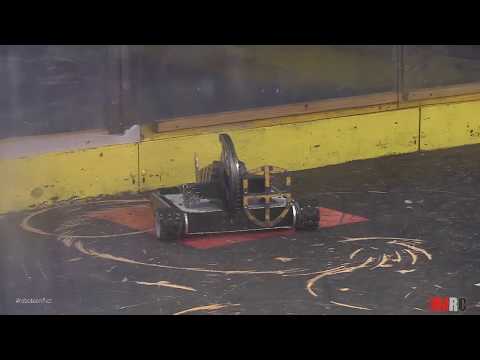 Motorama Robot Conflict 2020 - Day 1- Roger Lord Mortimer vs Reciprocating Motion (Sportsman)