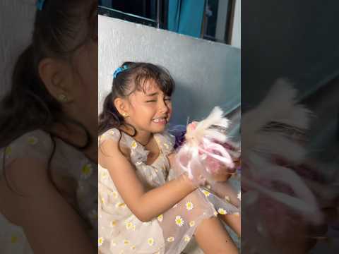 La niña perdió el zapato de su muñeca y está muy triste 😩😭 #viral #humor #comedia #familia
