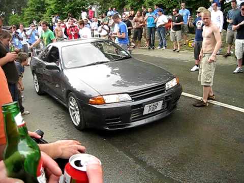 Le Mans 24h Mad Friday  2009 - Nissan Skyline dig holes in the tarmac
