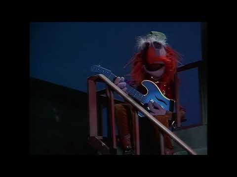 The Muppet Show - 419: Lynda Carter - “While My Guitar Gently Wheeps” (1980)