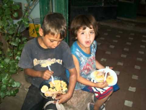 Lalo y Los Descalzos | Pobres Niños | Fan Video Argentina |