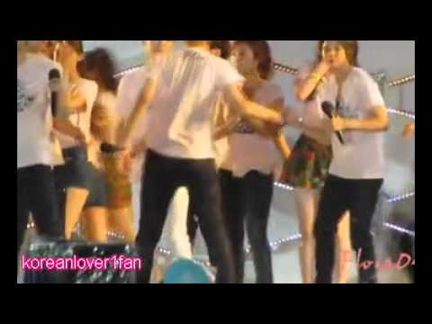 120609 AMBER&KRIS EXO M CUTE MOMENT!