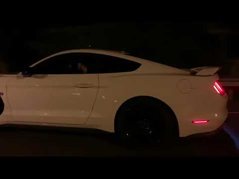 2020 Ford Mustang GT vs 2021 Toyota Supra 3.0 (race from a dig, in Mexico)