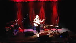 Holly Macve - White Bridge - Live at the Trades Club