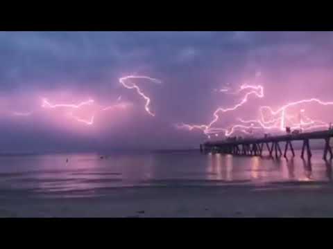 В Австралии сняли на видео танец молний