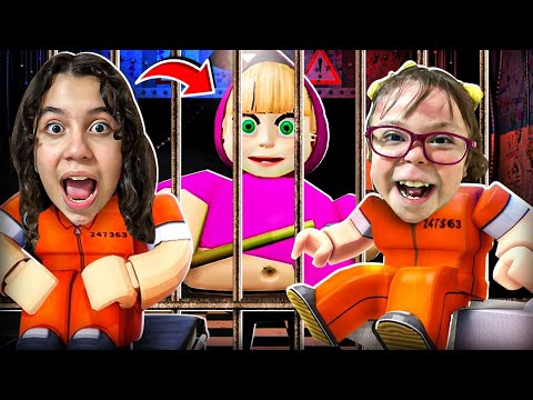 Sarah and Eloah tried to escape the police patrol!