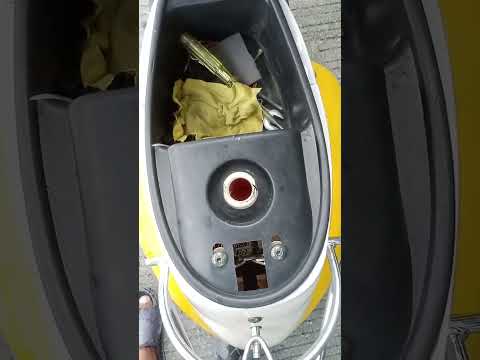 @minivespa 49cc mini vespa, gasoline engine.