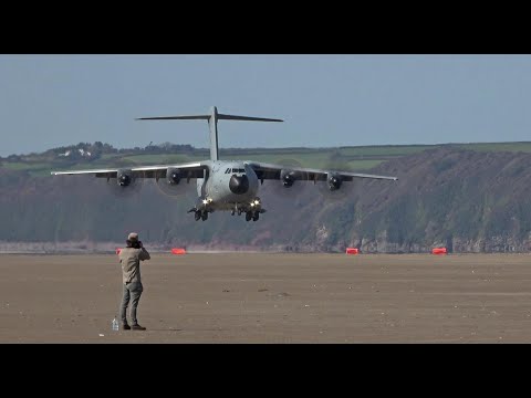 Spectacular beach landing RAF Airbus A400M Atlas