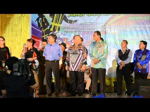 HUGUAN SIOU GIVING AWAY THE AWARDS - Kadazan Popular song chart 2013