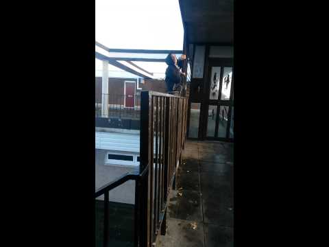 Dundee junkie Huntley shops lunch time