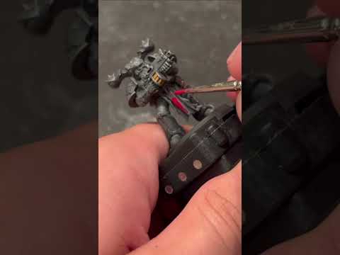 How to speed paint a Warhammer 40K Chaos Space Marine in under 5 minutes!