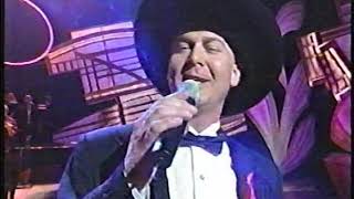 Tracy Lawrence Sings That's How A Cowgirl Says Goodbye